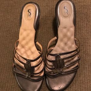 Soft Walk Reyna Black Patent Sandal